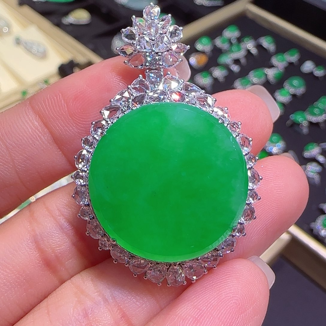 翡翠吊坠(不含链)18K金镶嵌圆牌