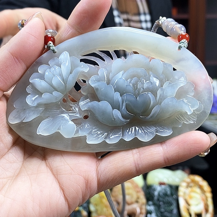 蛇纹石玉吊坠未镶嵌