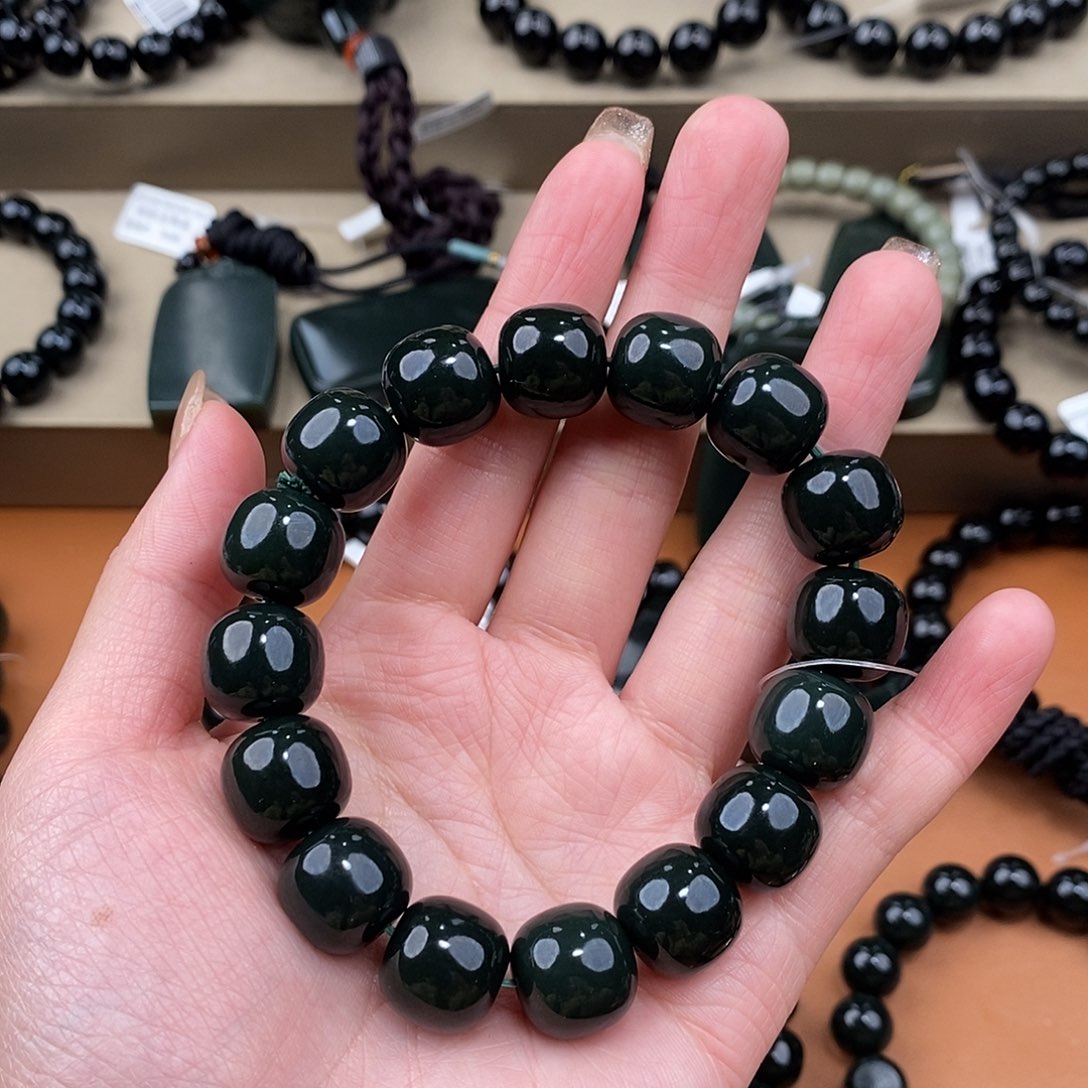 晚***枫和田玉未镶嵌手链