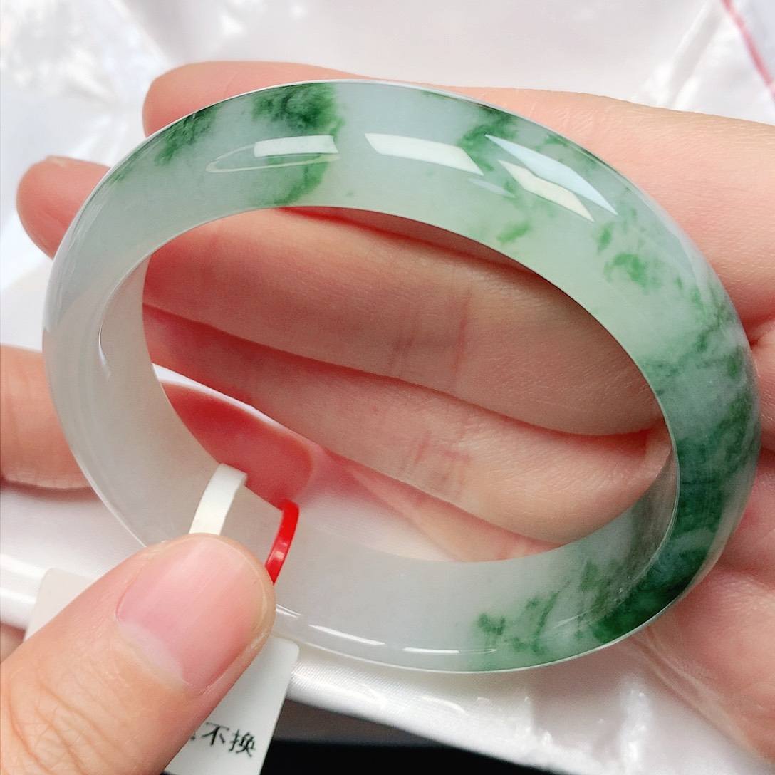 翡翠手镯未镶嵌抖音808