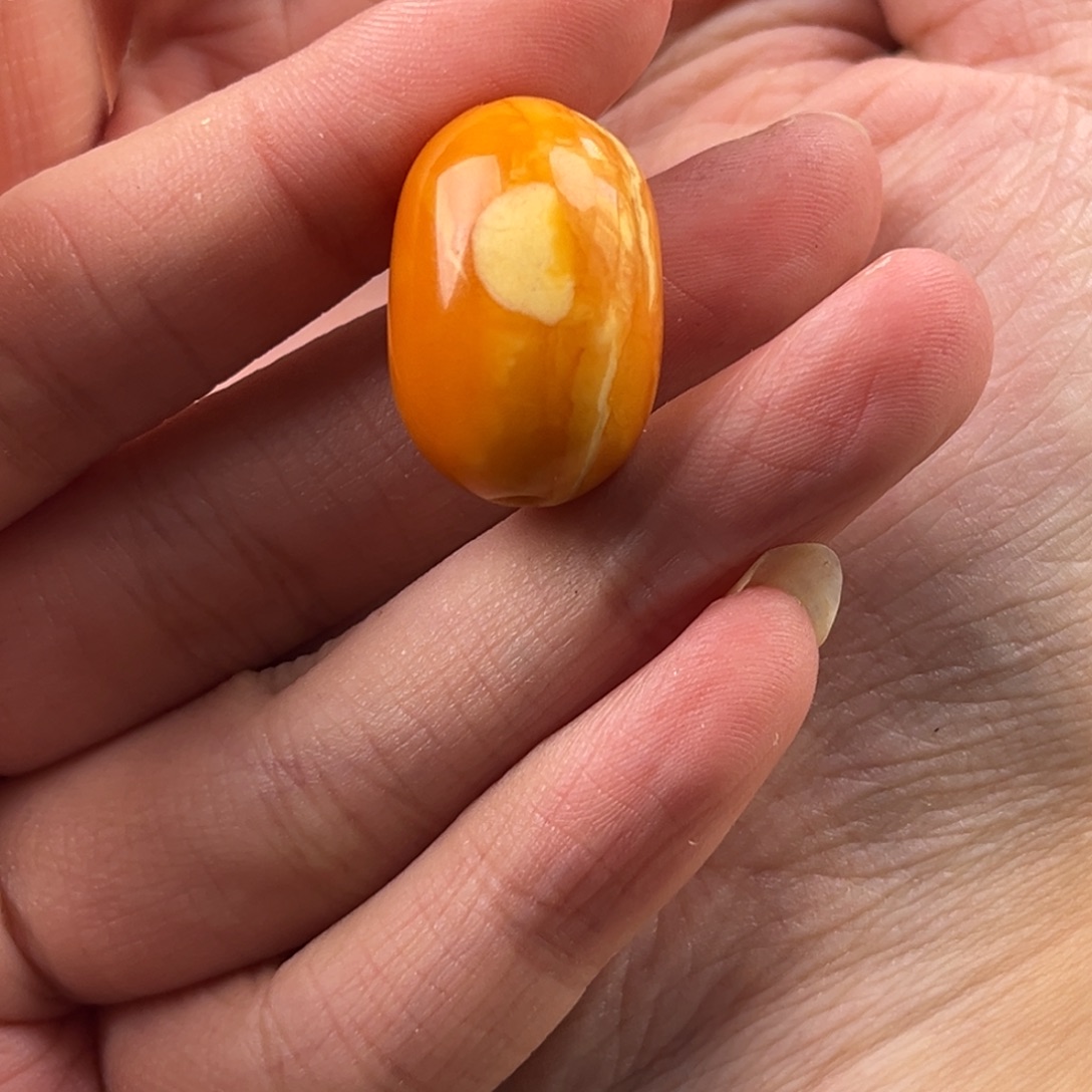 晚***堂蜜蜡未镶嵌颈饰老蜜蜡