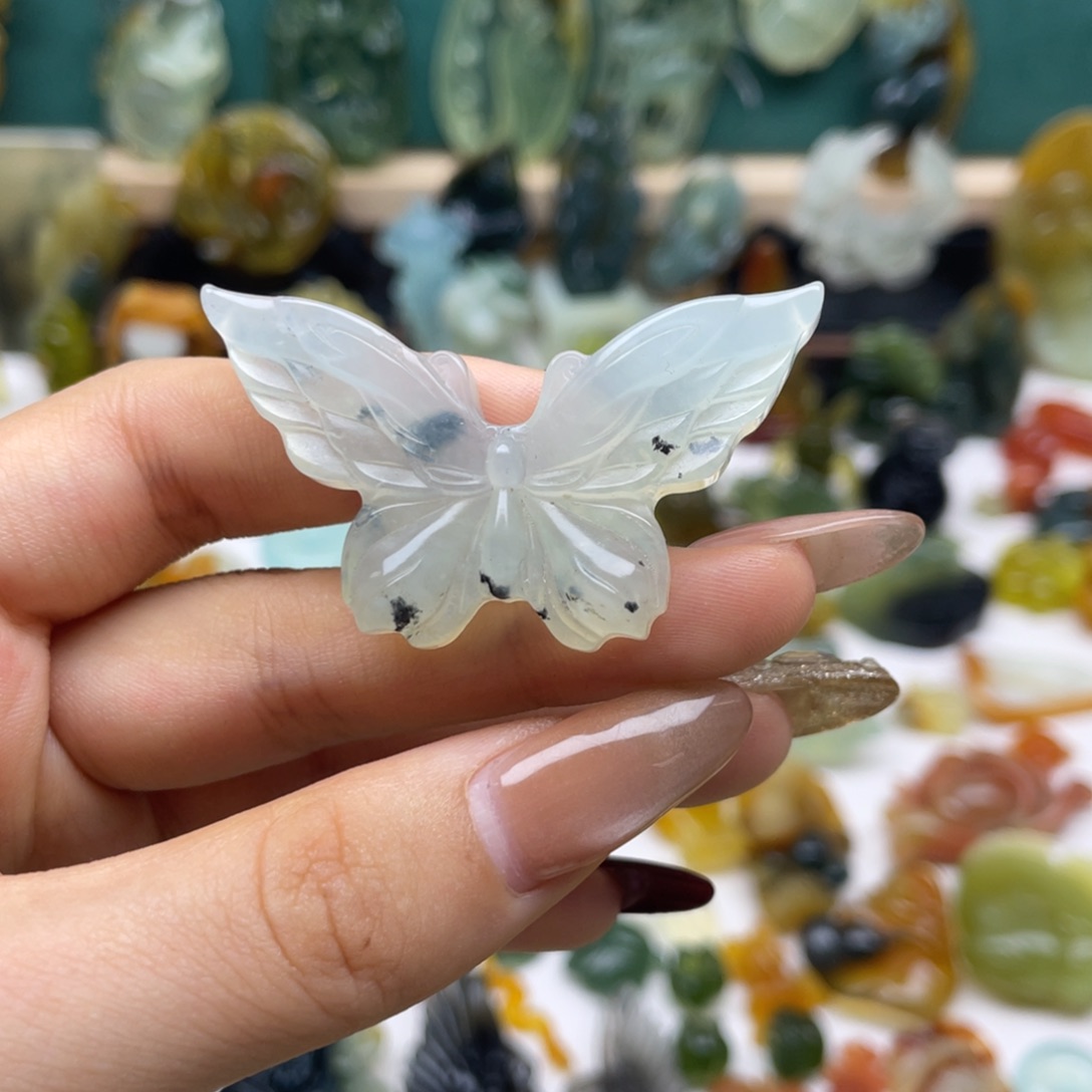 蛇纹石玉颈饰未镶嵌