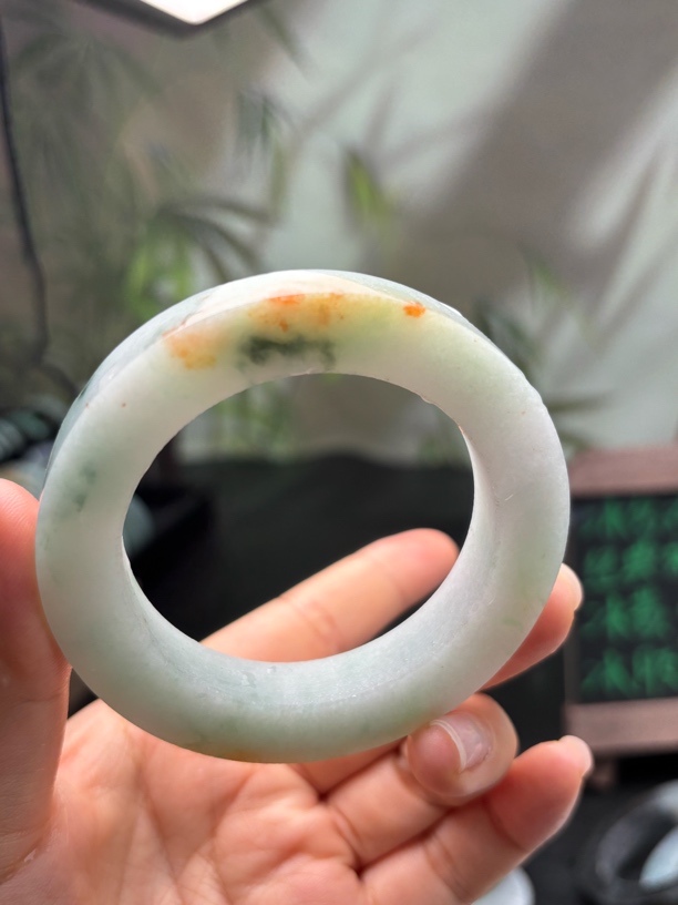 绿底红翡洒金飘花天然缅甸翡翠特色正圈圆条手镯