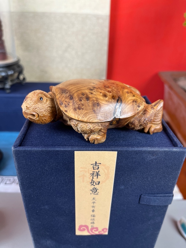 手工雕刻 太行崖柏榴花料 小龟龟手把件 TH660066