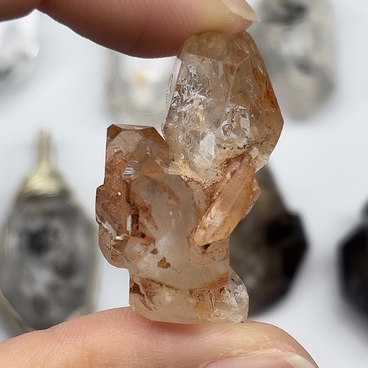 颈饰水晶未镶嵌巴基斯坦红泥闪灵钻33mm+