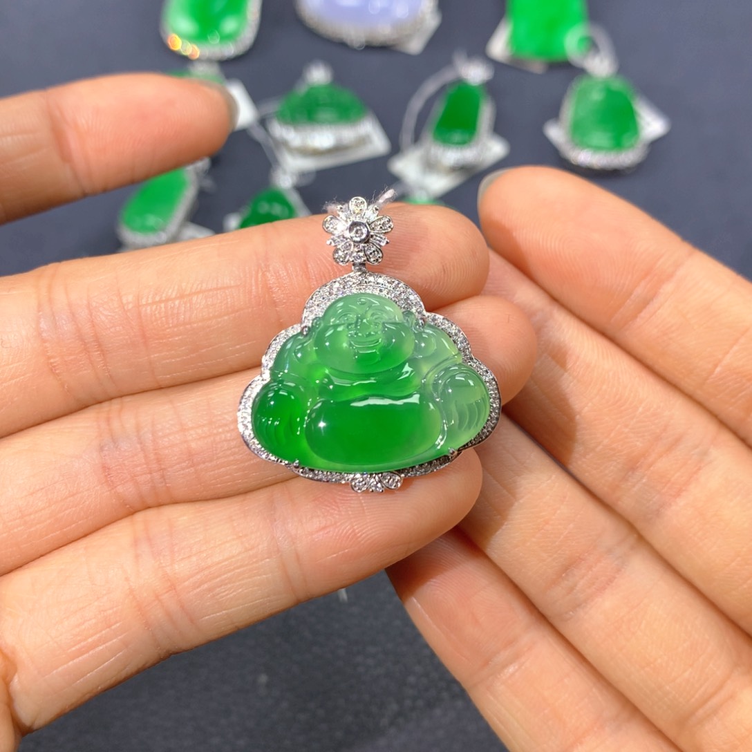 翡翠18K金镶嵌颈饰翡翠