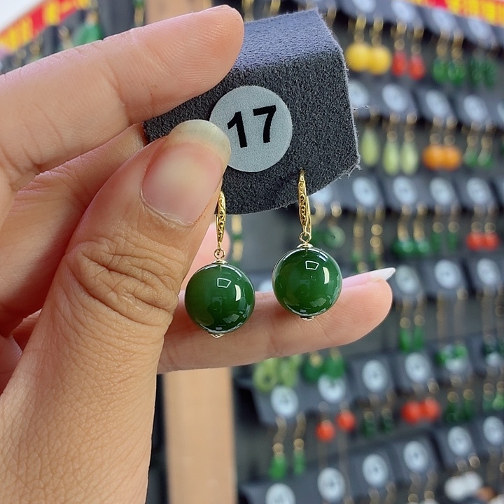 和田玉18K金镶嵌耳饰