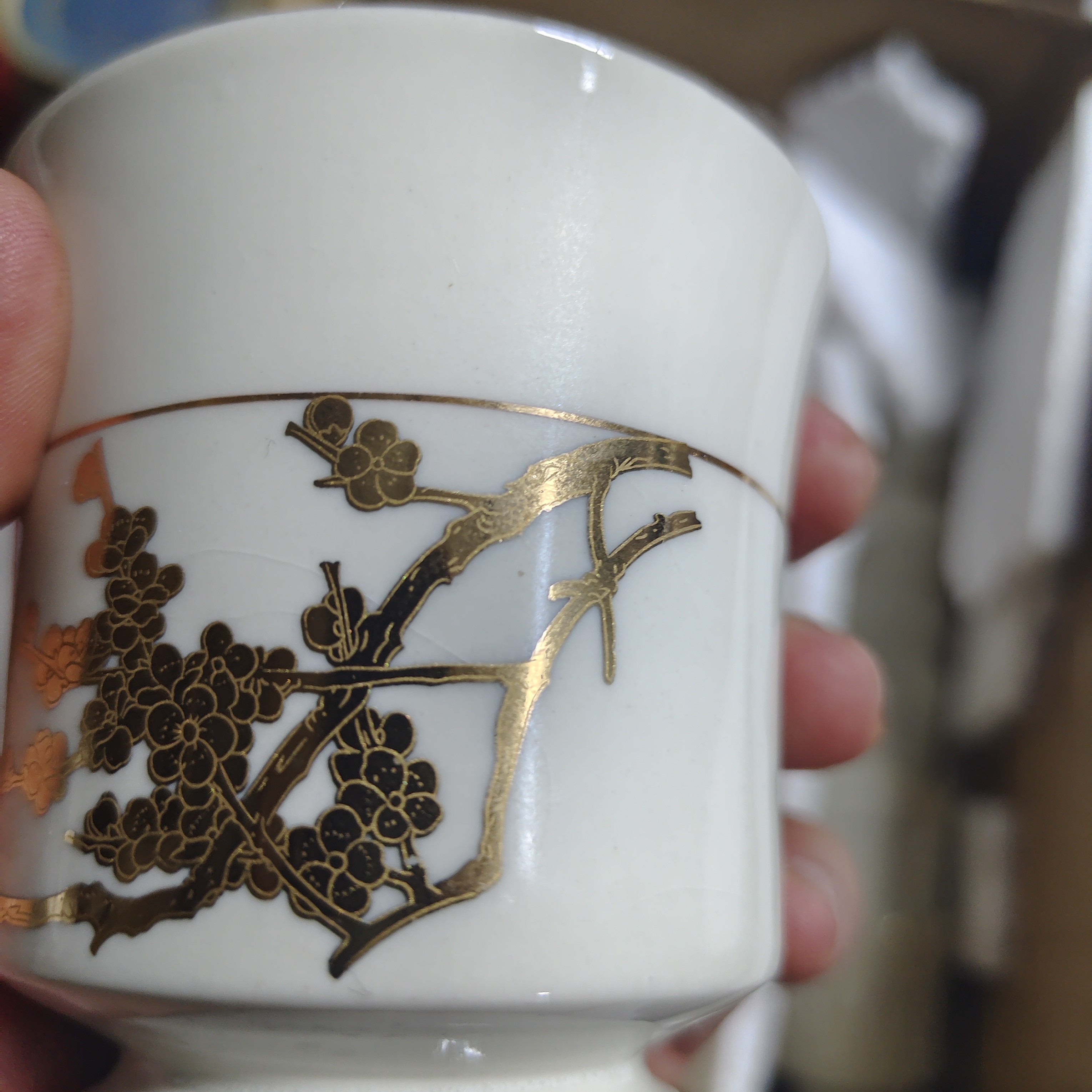 雕金杯子一个，品相非常漂亮