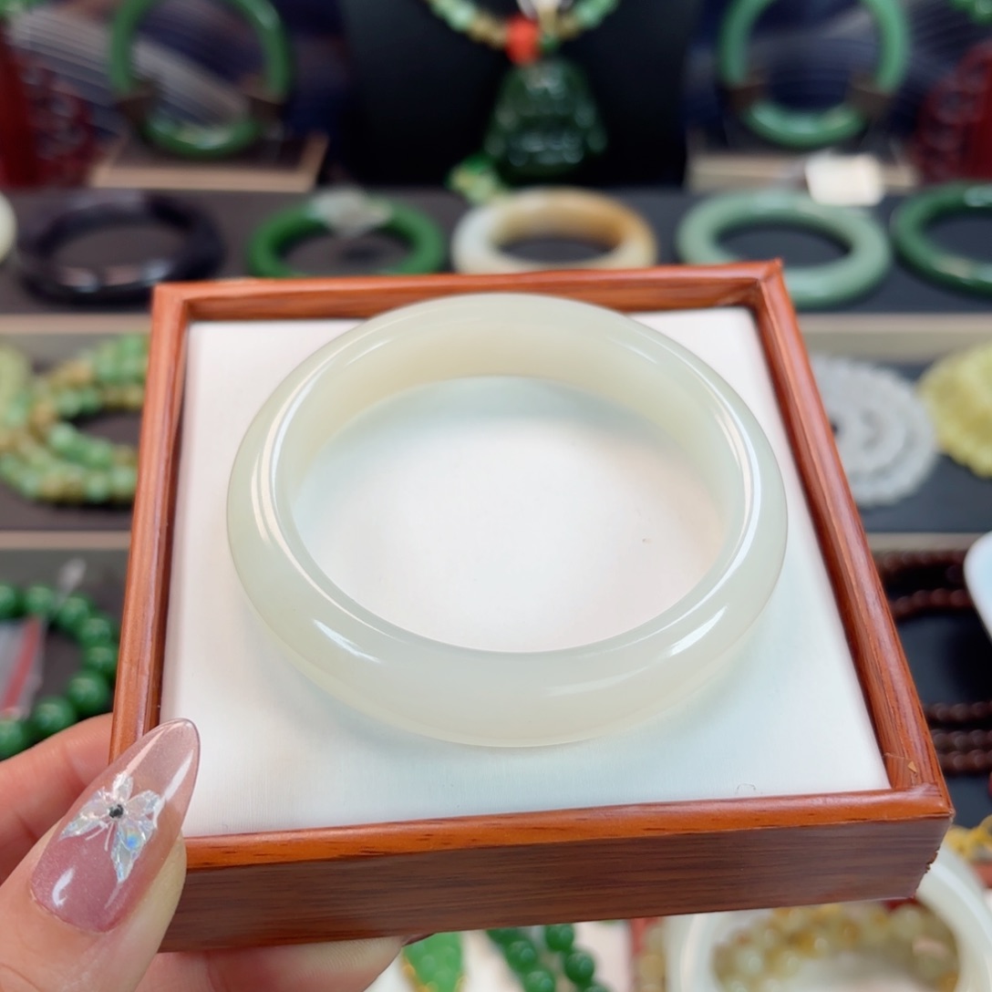 和田玉手镯58未镶嵌焱*?