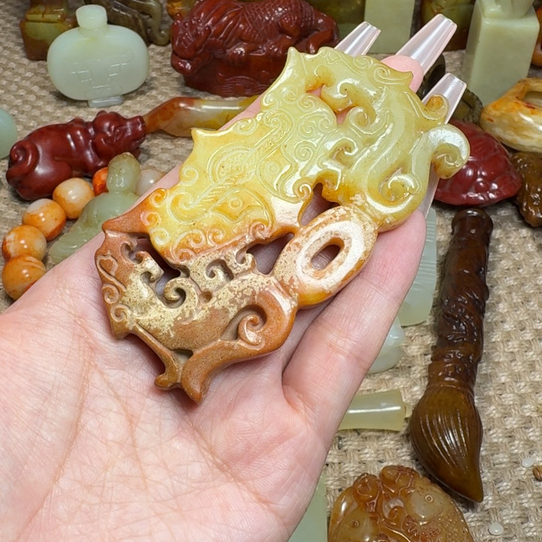 蛇纹石玉未镶嵌颈饰