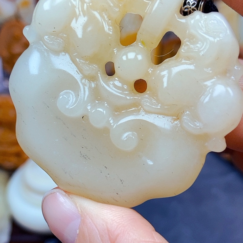 【闪购商品】石英质玉（黄龙玉）颈饰未镶嵌