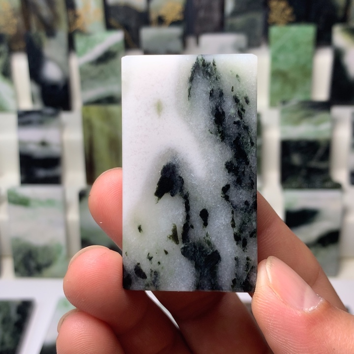 独山玉颈饰未镶嵌