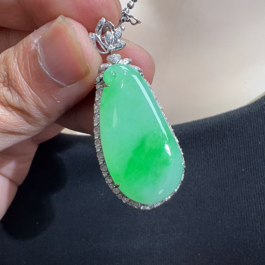 翡翠吊坠(不含链)18K金镶嵌