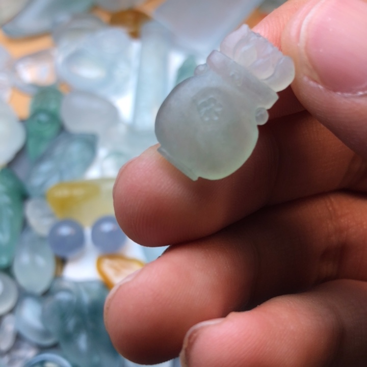 定制翡翠未镶嵌挂件