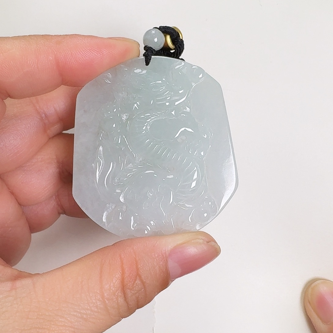 翡翠颈饰未镶嵌龙牌