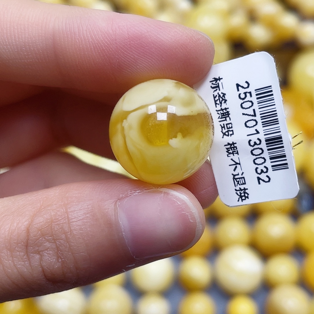 蜜蜡未镶嵌裸石17.9mm.瑕