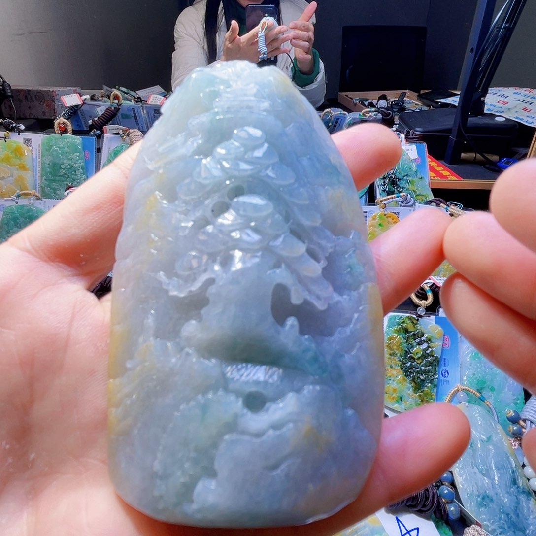 颈饰未镶嵌翡翠一个