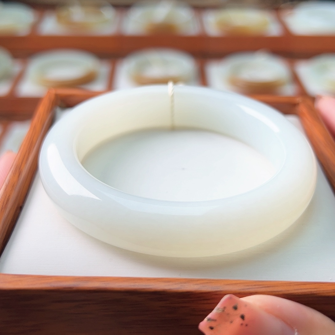 和田玉手镯未镶嵌57