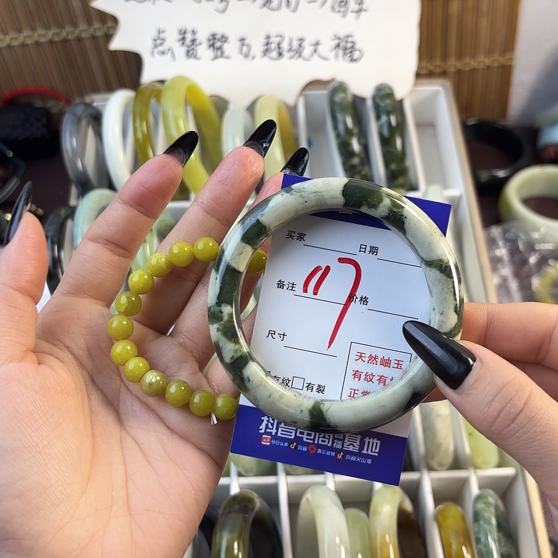 蛇纹石玉手镯未镶嵌灵****上