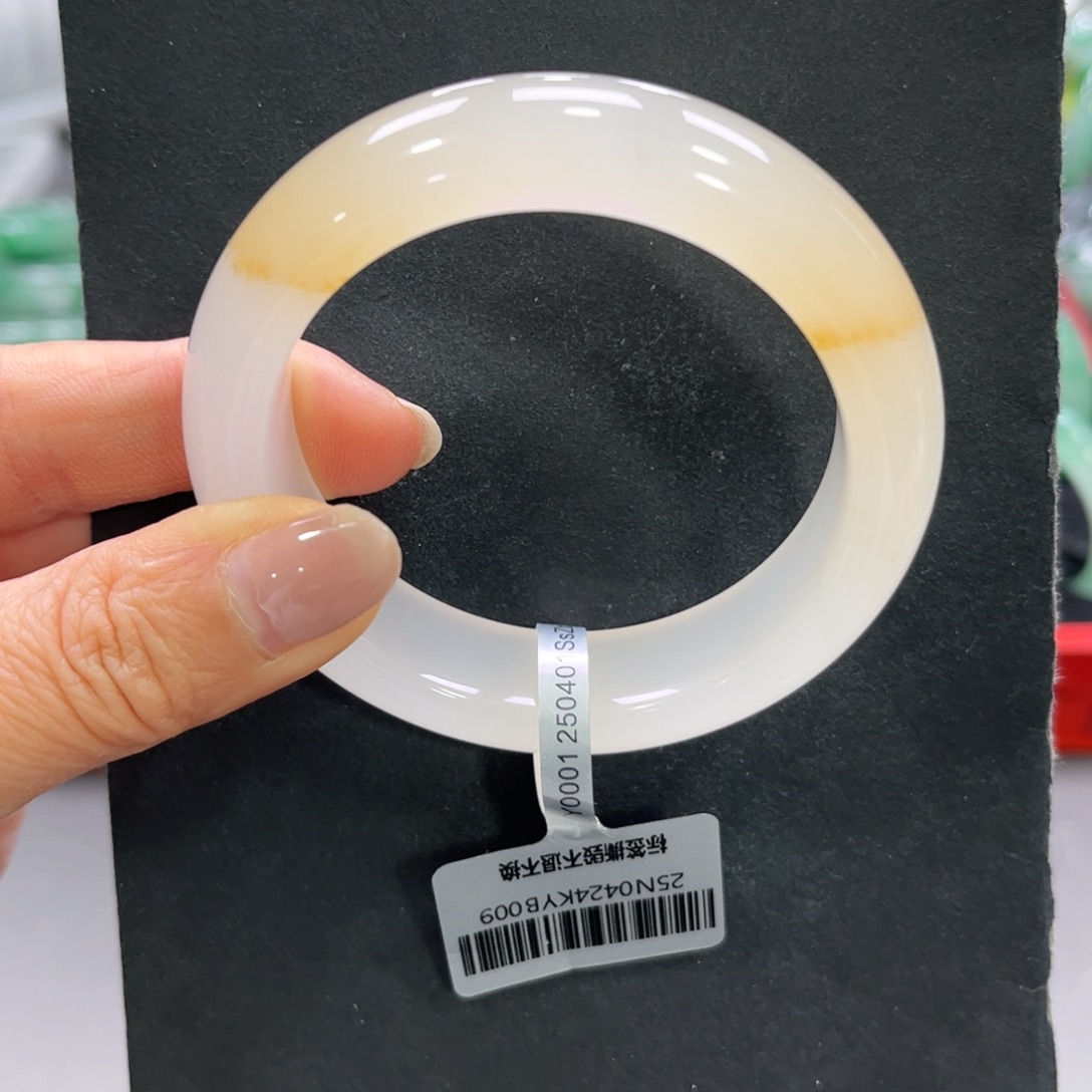 躁***君石英质玉（非洲翠）未镶嵌手镯➕小玥53