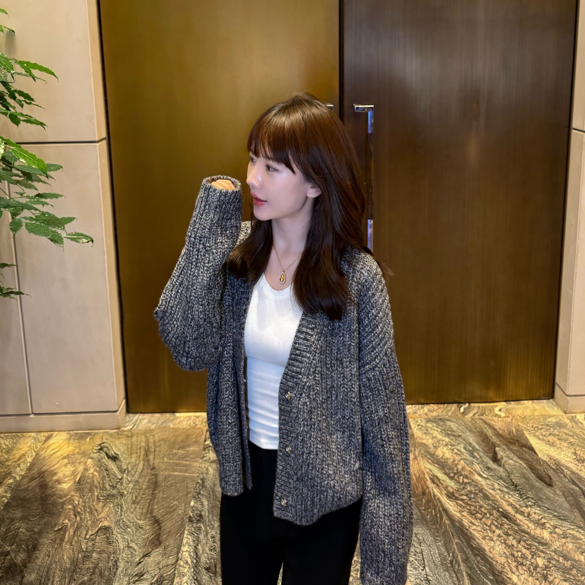 【贤儿专属】小香风V领短款针织开衫秋冬厚款毛衣外套女TUDJ-95901