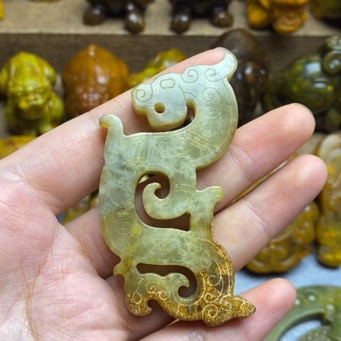 未镶嵌蛇纹石玉颈饰66