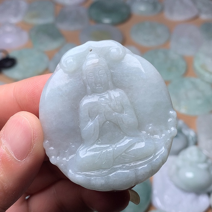 翡翠未镶嵌颈饰阿弥陀佛、石纹