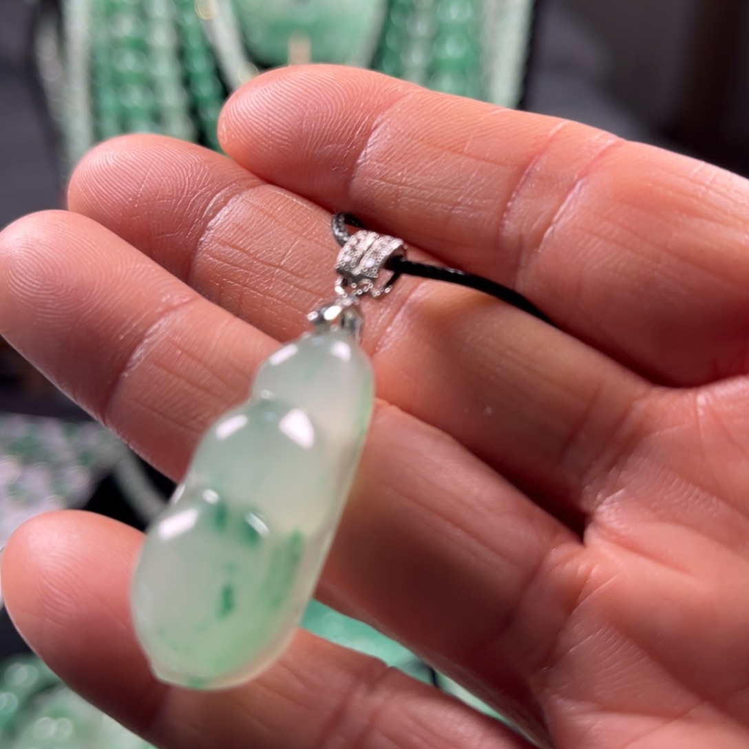 石英质玉吊坠(不含链)合金