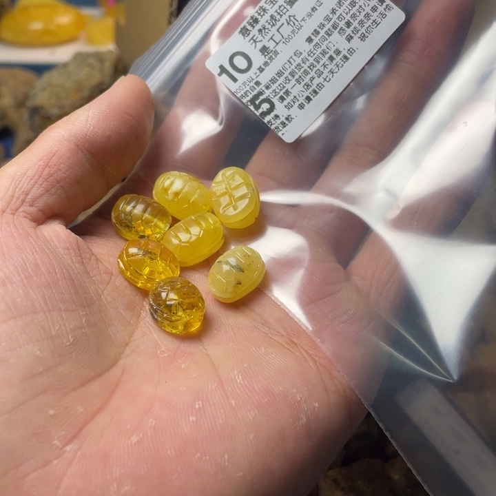 未镶嵌琥珀珠宝奇石