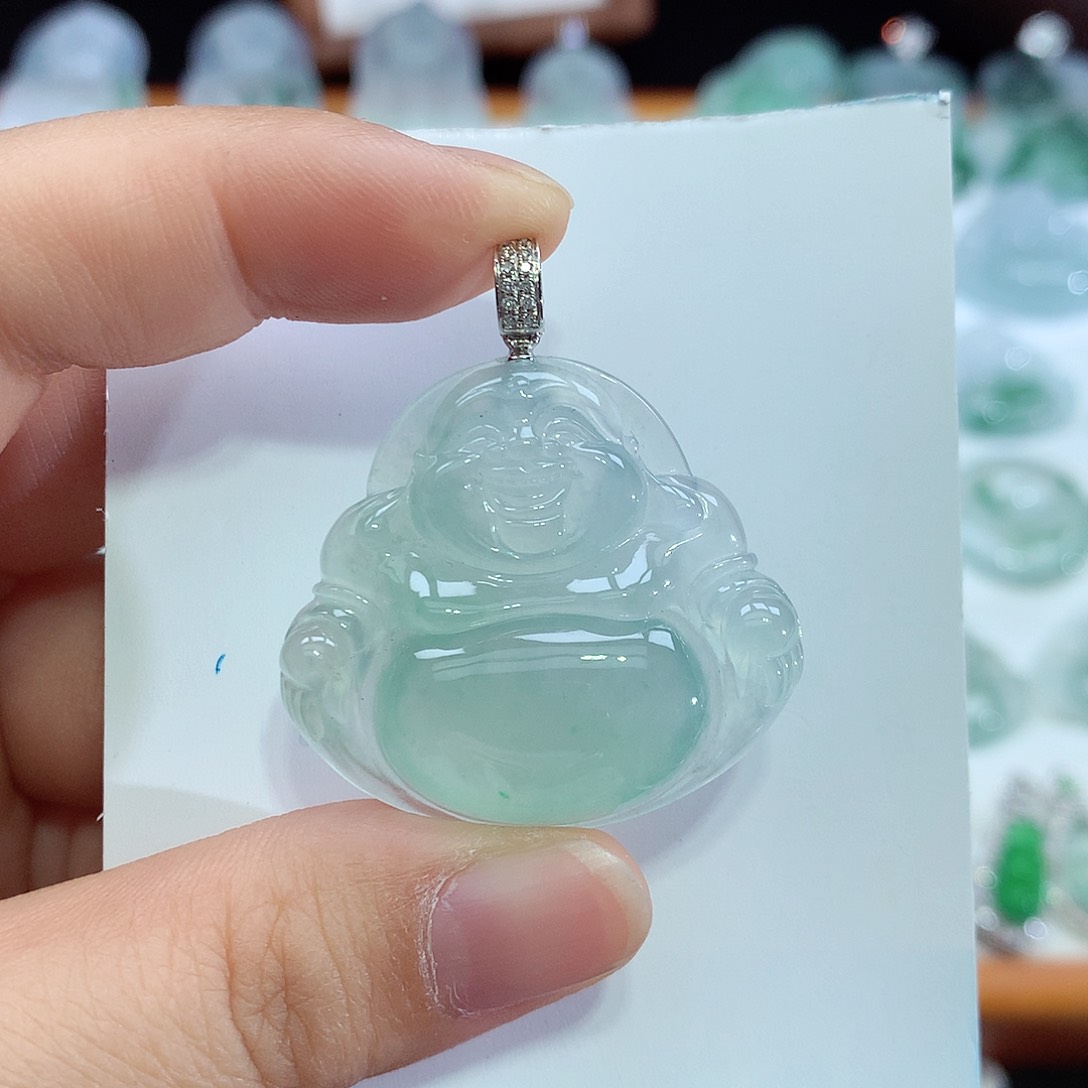 翡翠18K金镶嵌颈饰佛