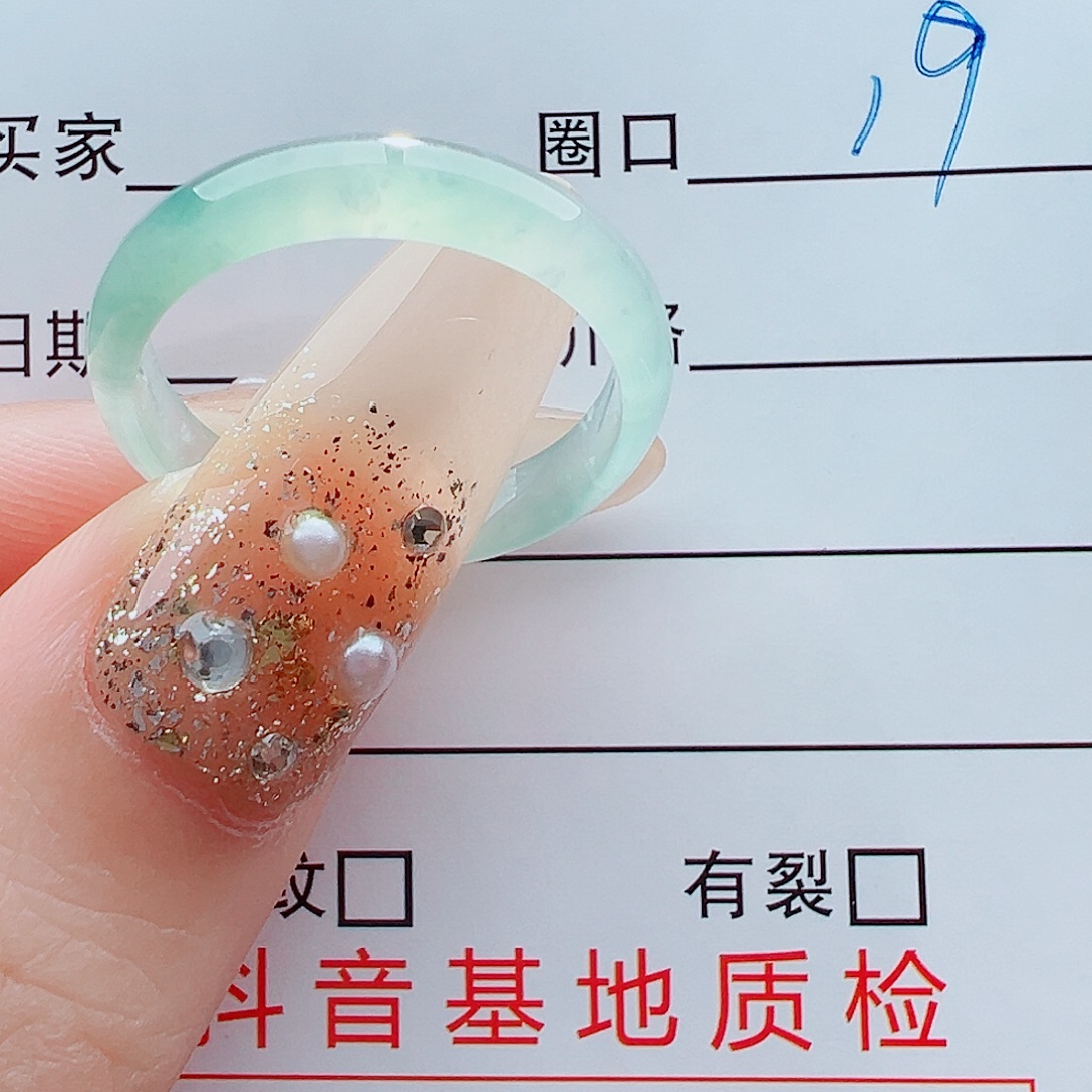 娟****翡翠未镶嵌戒指戒圈