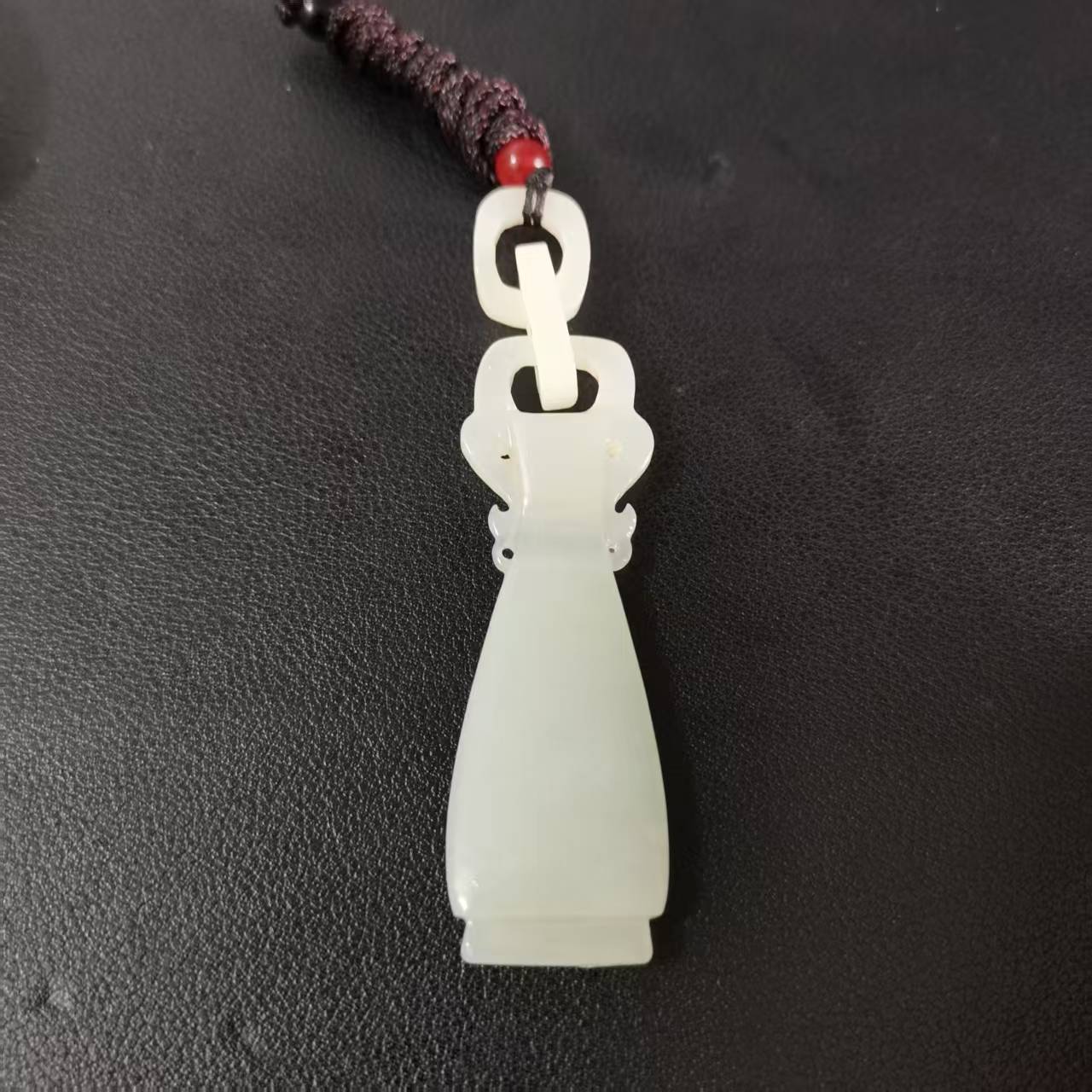 新疆和田玉宝瓶挂件