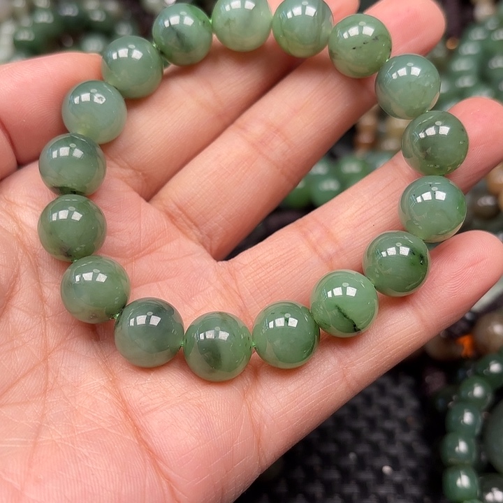 贾***梁和田玉未镶嵌颈饰