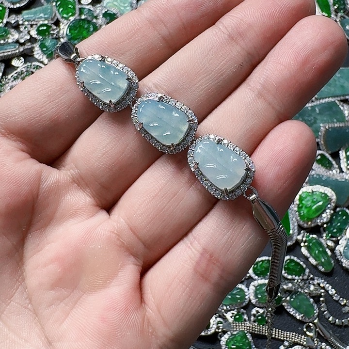 翡翠颈饰未镶嵌天然A货翡翠放漏