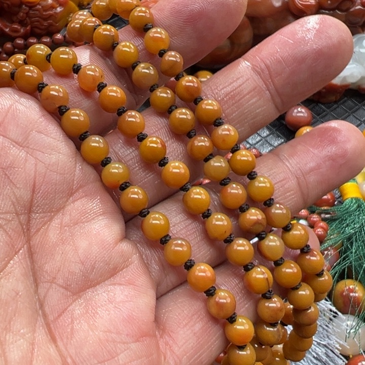 石英质玉（黄龙玉）颈饰未镶嵌