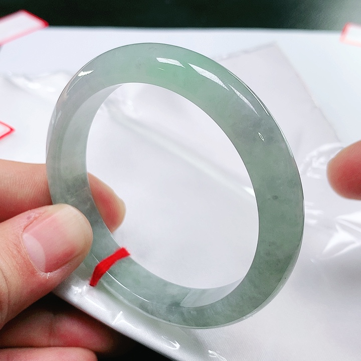 翡翠手镯未镶嵌翡翠手镯未镶嵌