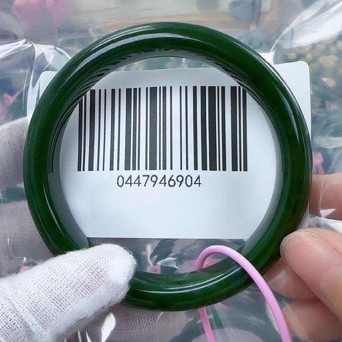 和田玉（碧玉）手镯未镶嵌包容6061