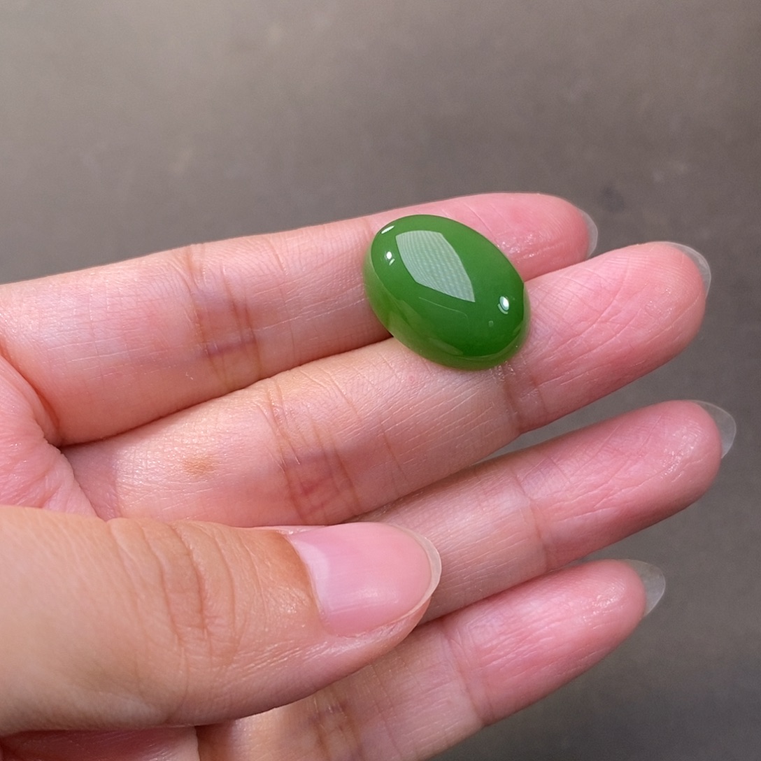 有***好和田玉裸石苹果绿蛋面18.2*13.4*6.1