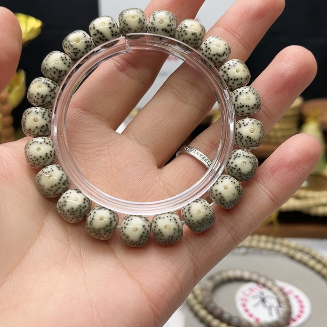 惊***蛰星月菩提手串绿包白撞色