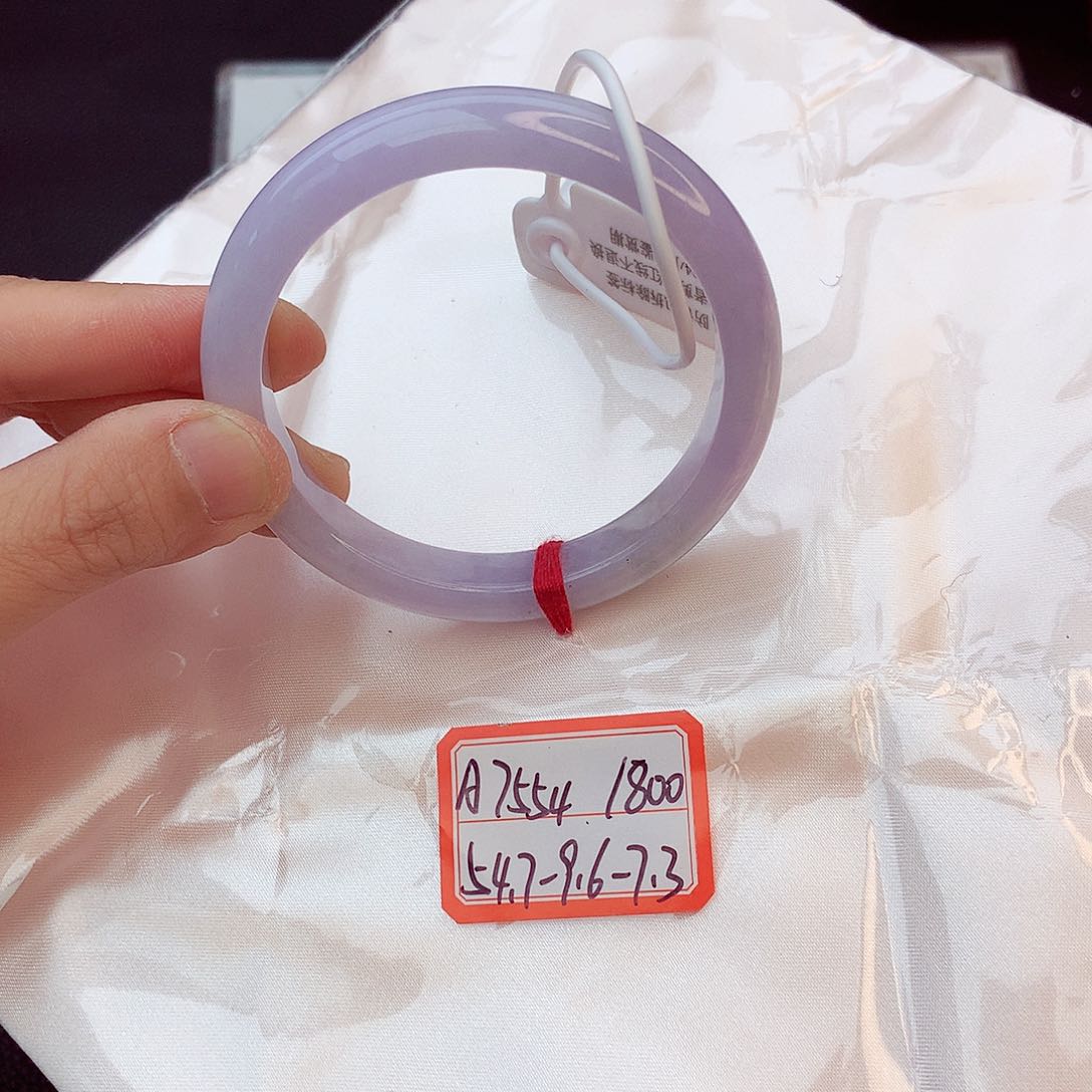 翡翠手镯未镶嵌翡翠