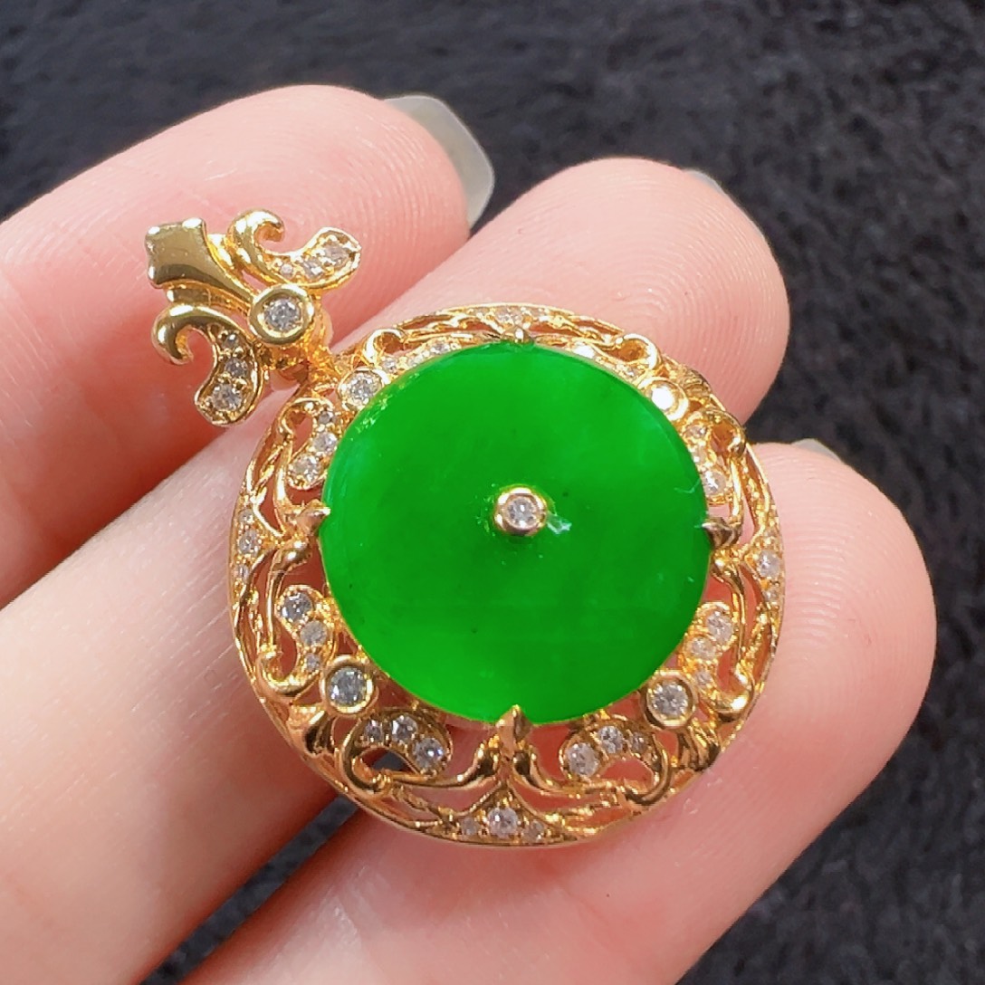 翡翠18K金镶嵌颈饰签收后24小时鉴赏期