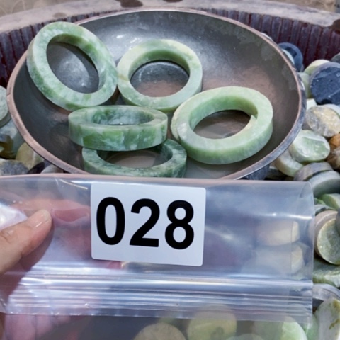 【闪购商品】蛇纹石玉珠宝半成品未镶嵌