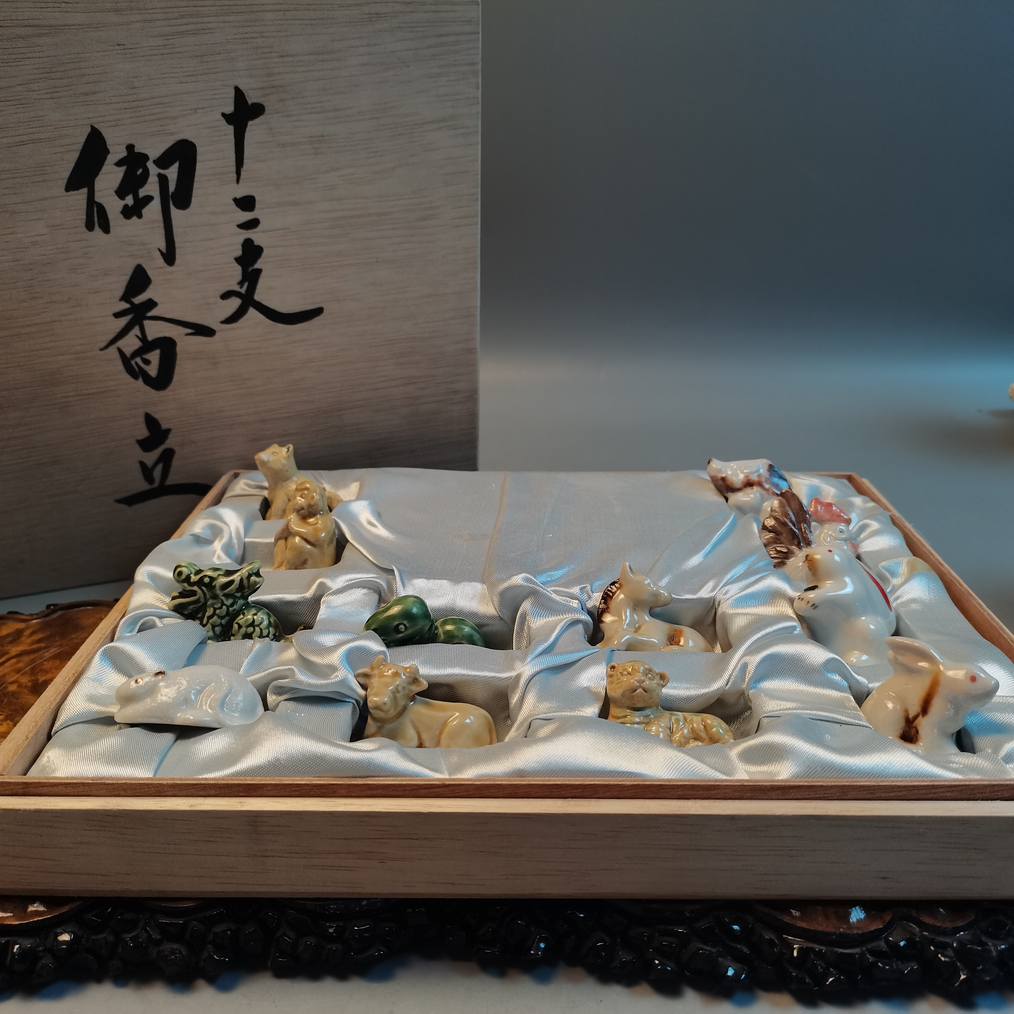 蜜安瓷生肖香立（少羊多只兔子）