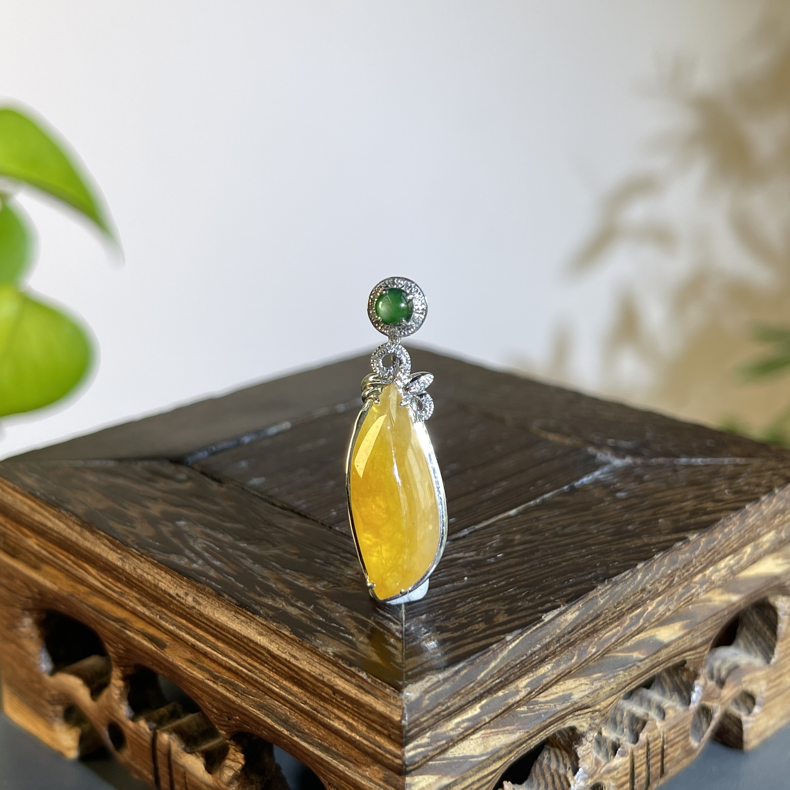 JTW15-158 天然缅甸翡翠A货 18K含钻镶嵌福瓜