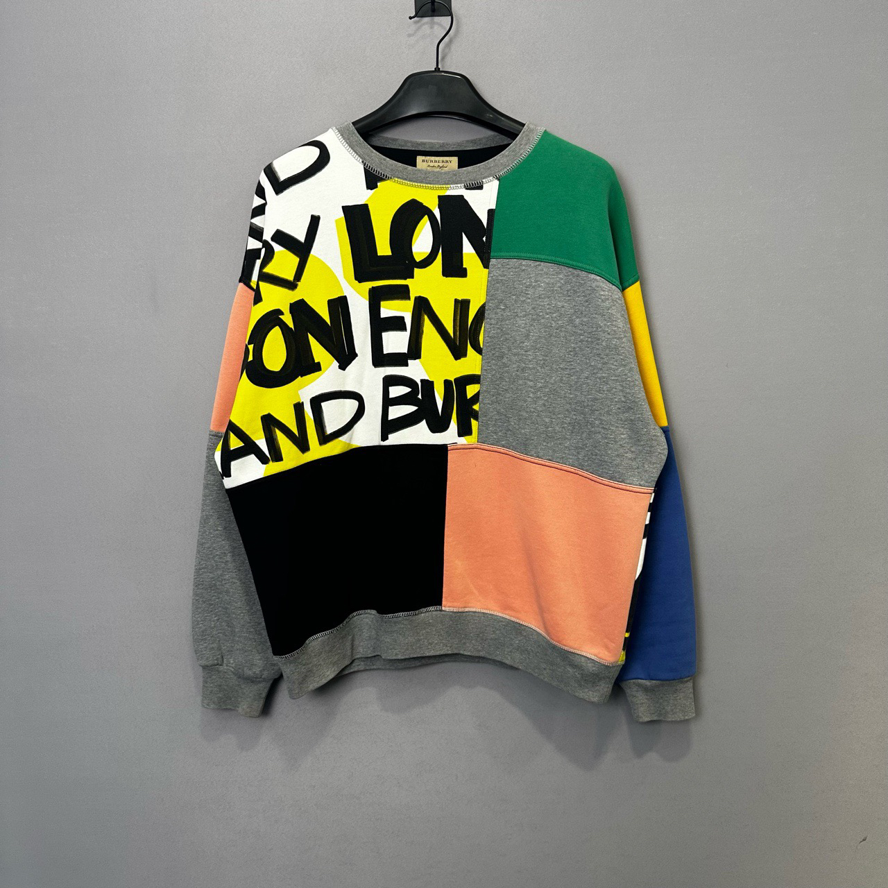 99新 BURBERRY/博柏利 拼接涂鸦字母卫衣/M码/公价7300