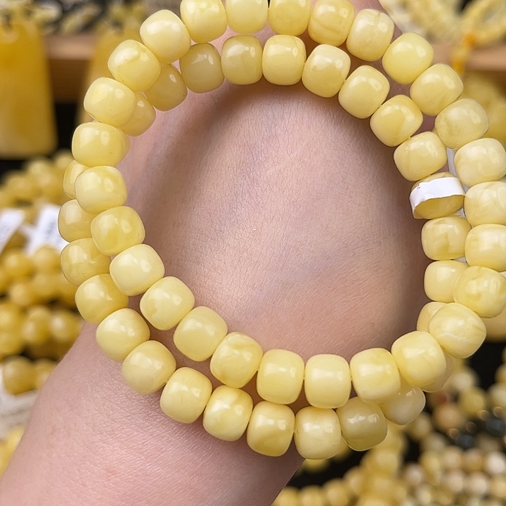 琥珀未镶嵌颈饰琥珀，多样性发其一