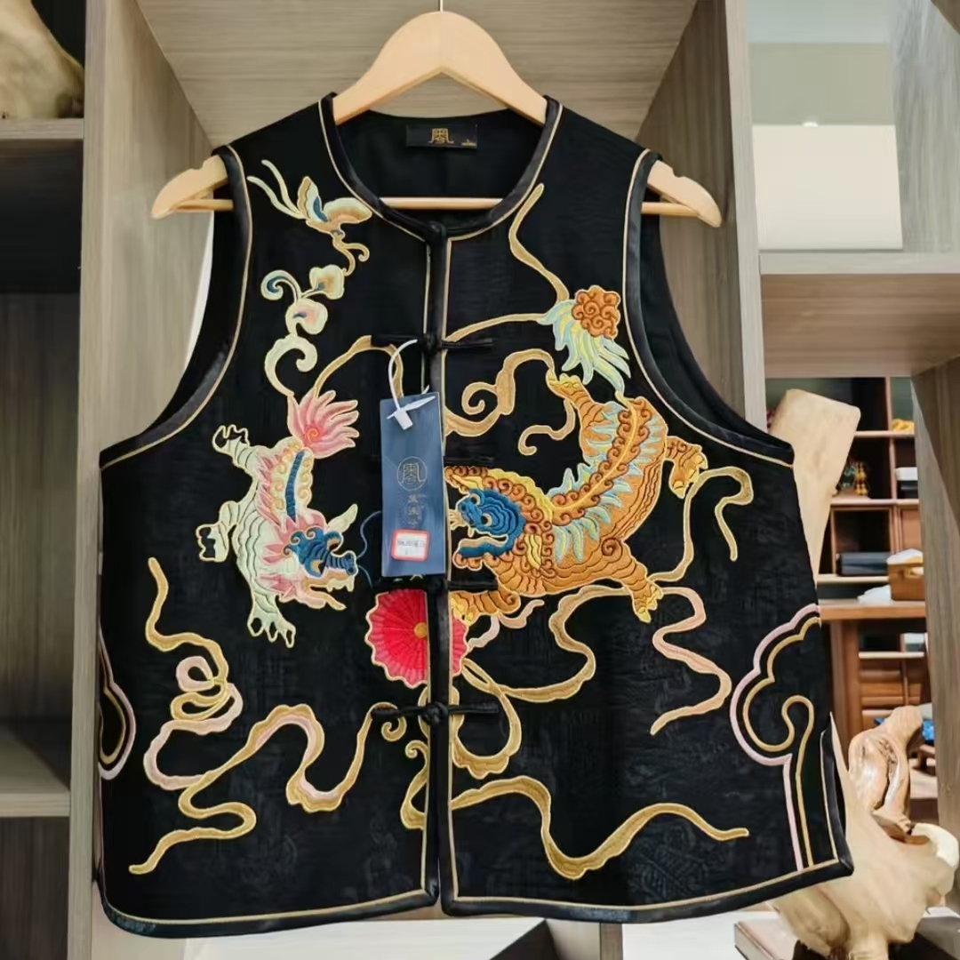 凤徕兮私人定制黑色福禄底前后双狮子刺绣盘扣短马甲（HM101024-2）