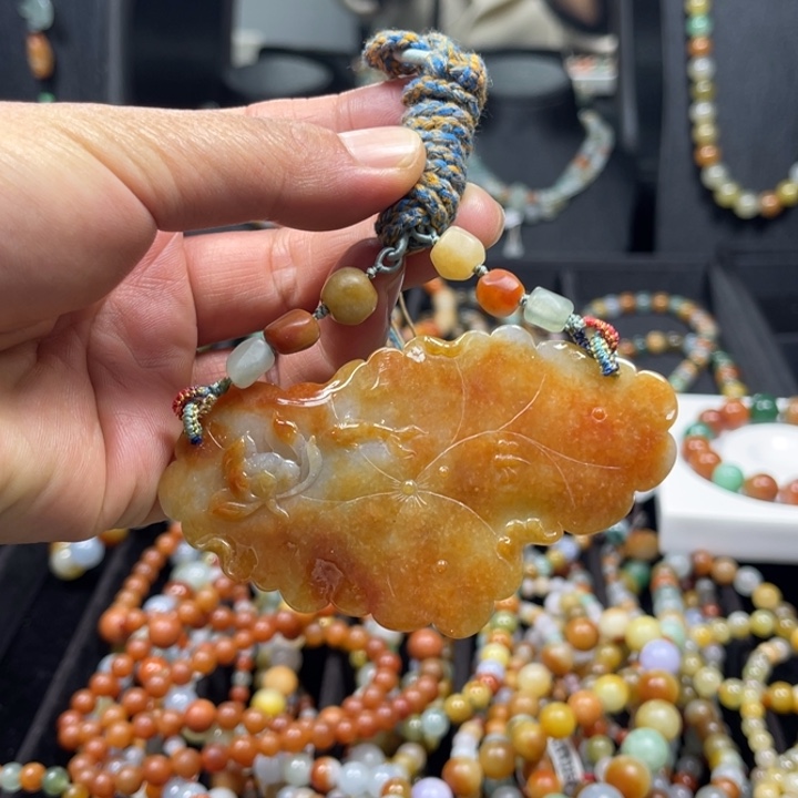 翡翠未镶嵌颈饰挂件