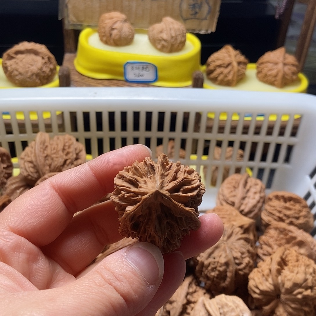 哈***哈文玩核桃吊坠大刺奔