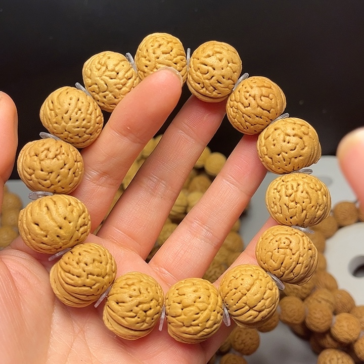 风***里吊坠桃核桃核手串